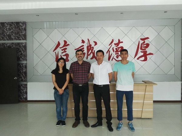 M. Reza Rousta先生與創(chuàng)想儀器總經理、外貿經理等合影